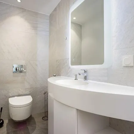 Newly Furnished In Tallinn With Free Parking In The Underground Garage アパート